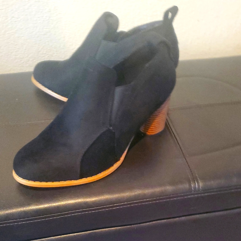 Shoes size 11